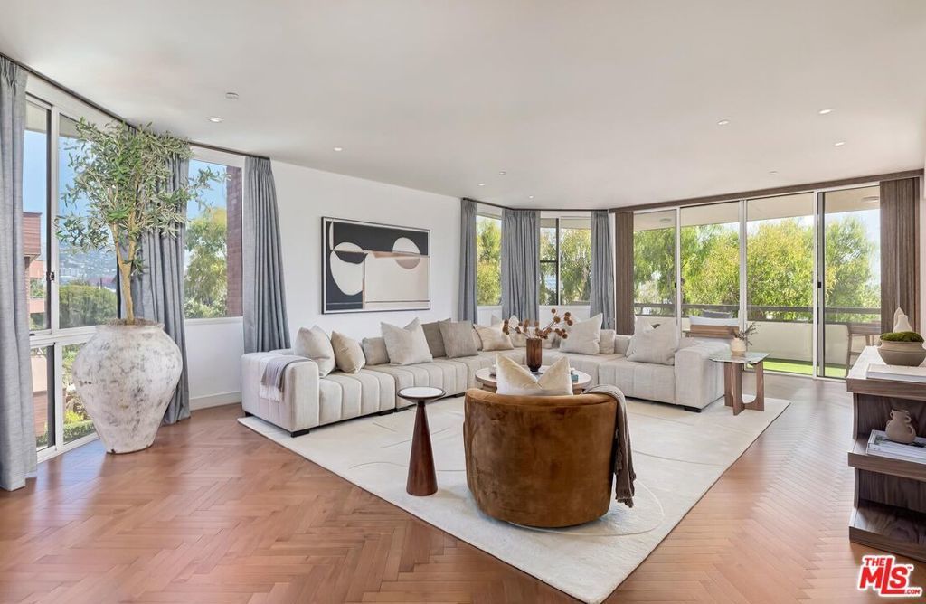 300 N Swall Drive # 452, Beverly Hills