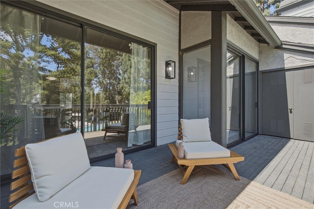 2538 W Macarthur Boulevard # #j, Santa Ana
