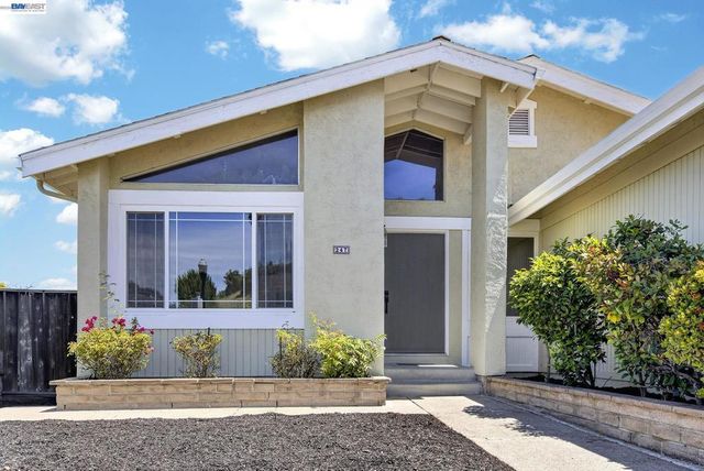 247 Sparrow Dr, Hercules