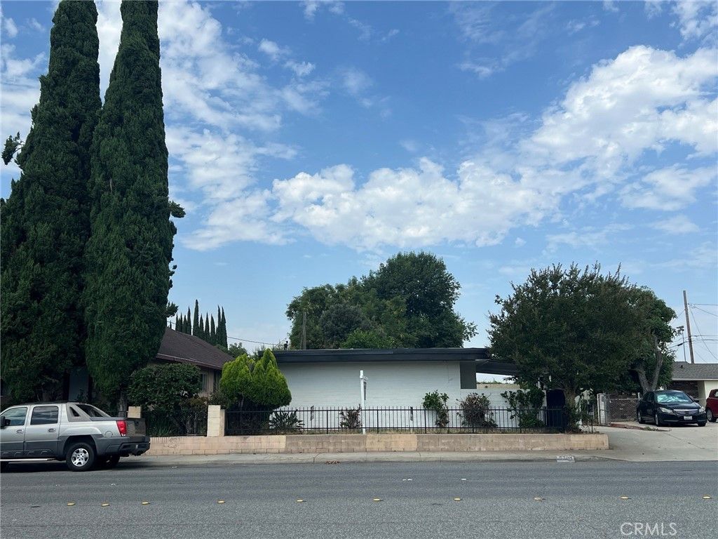2201 S Towne, Pomona