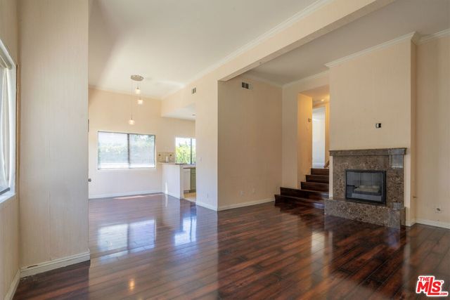 18445 Hatteras Street # 504, Los Angeles