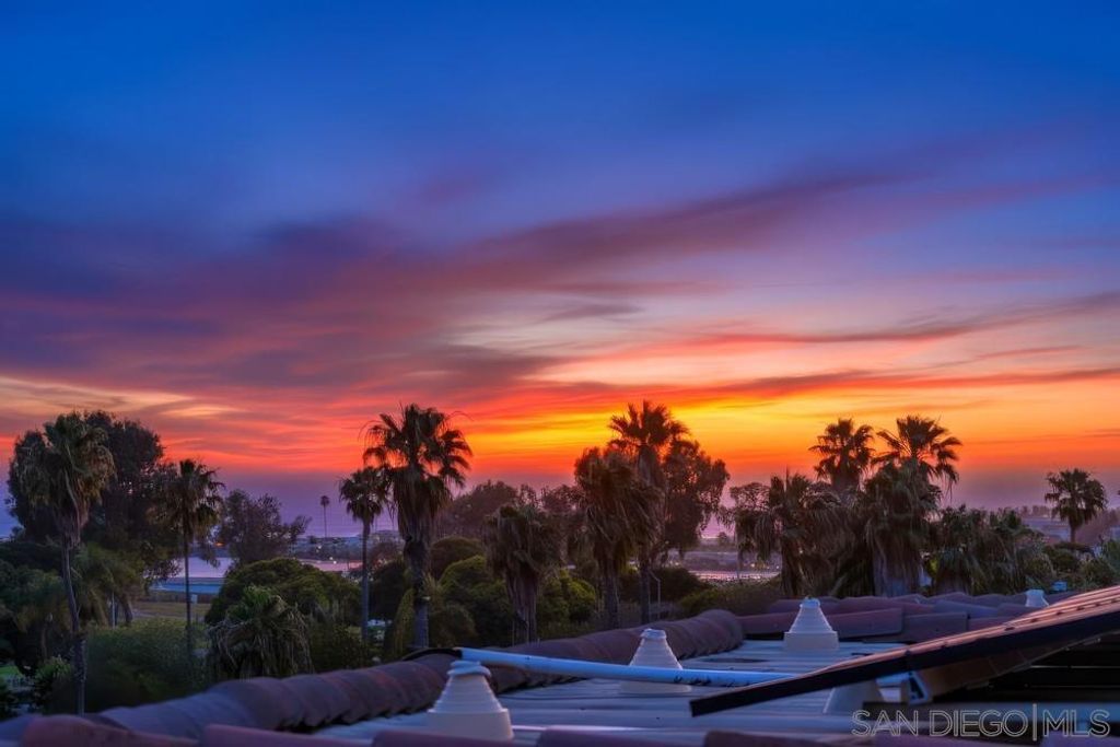 4477 Mentone St # 105, San Diego