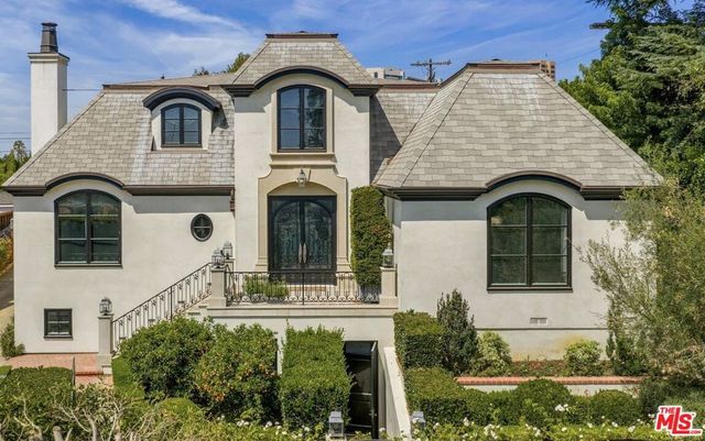 1335 Club View Drive, Los Angeles