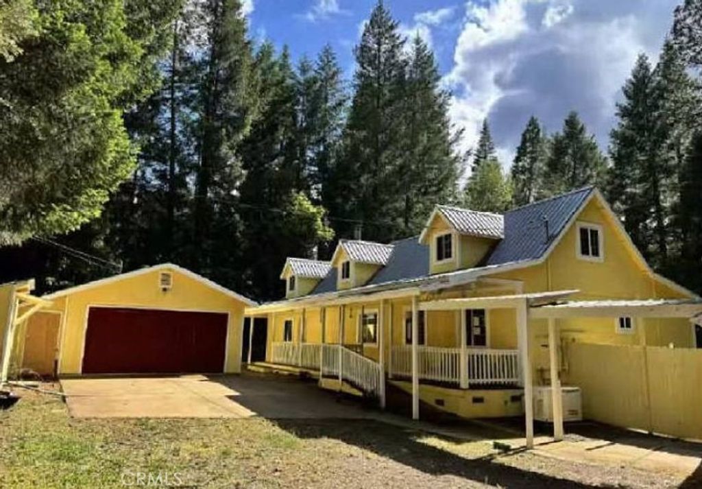 17582 New York House, Brownsville