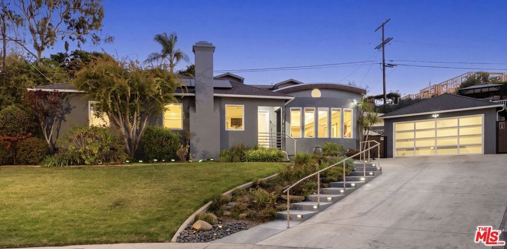 6040 W 76th Place, Los Angeles