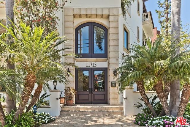 11715 Chenault Street # 102, Los Angeles