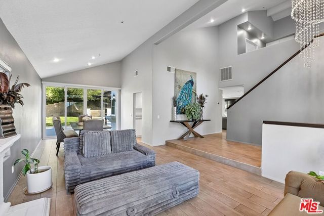 17807 Tuscan Drive, Los Angeles