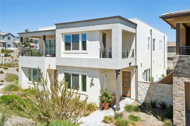 27262 Narrowleaf Willow Lane, Valencia