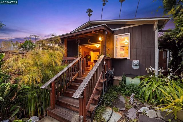 2637 Chestnut St, Oakland