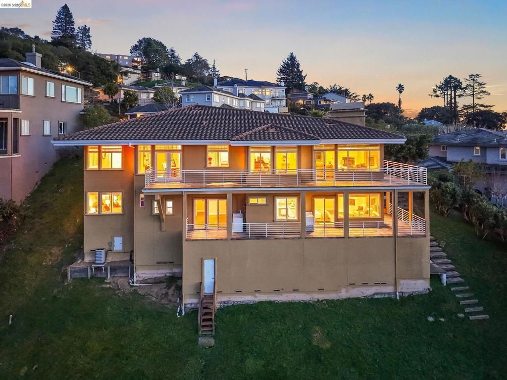 6070 Mazuela Dr, Oakland