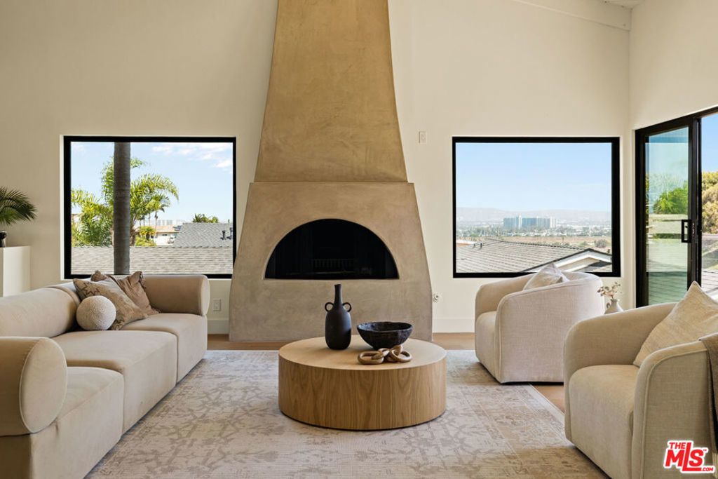 8140 Calabar Avenue, Playa Del Rey