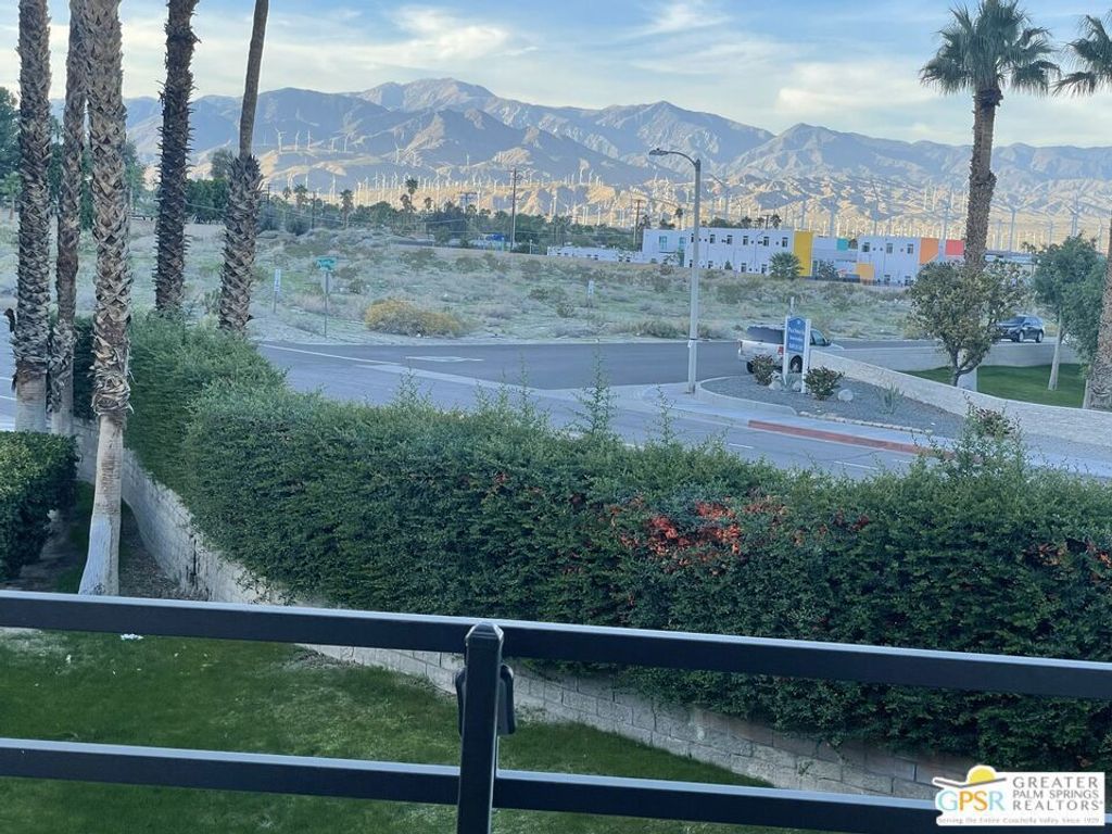 470 N Villa Court # 213, Palm Springs