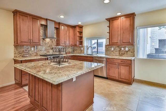 21931 Burbank # 23, Woodland Hills