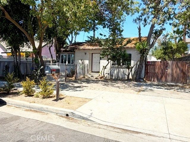 15741 Wyandotte Street, Van Nuys