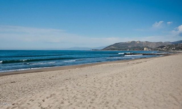 924 Woodstock Lane, Ventura
