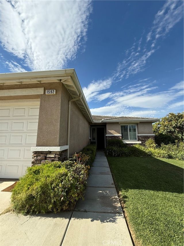 1592 Flora, Beaumont