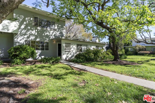5165 Village, Los Angeles