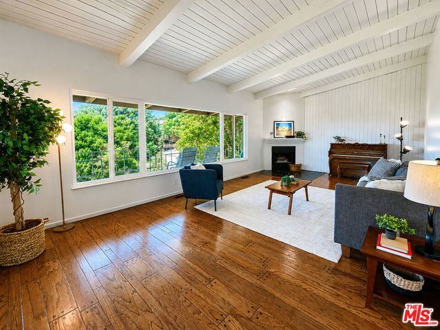 3543 Lavell Drive, Los Angeles