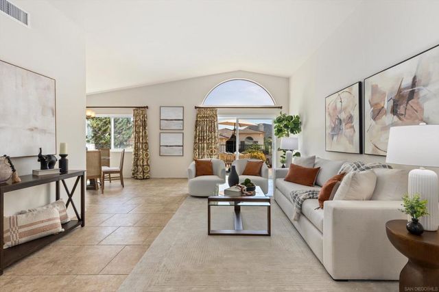 18006 Calle Estepona, San Diego