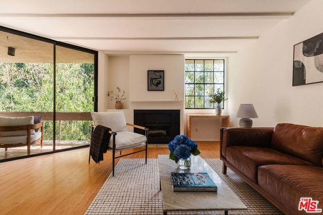 750 N Kings Road # 315, Los Angeles