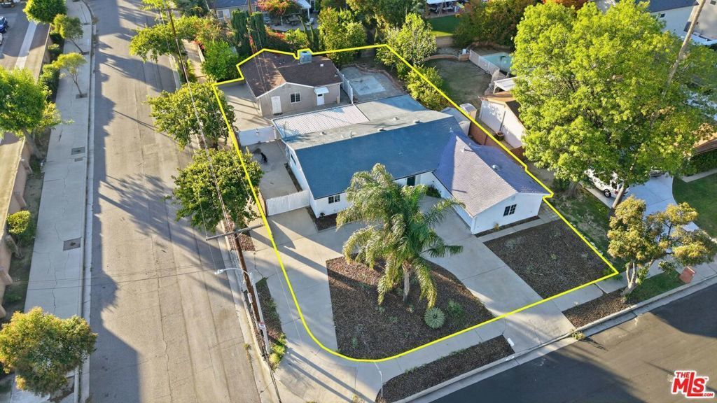 10401 Amigo Avenue, Porter Ranch
