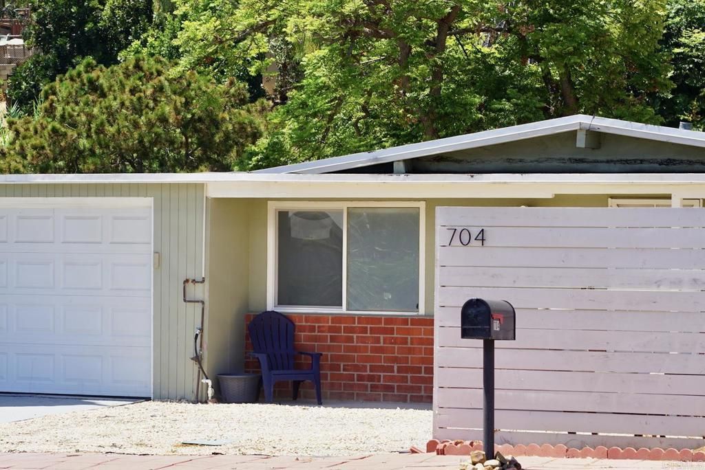 704 Galopago St., Spring Valley