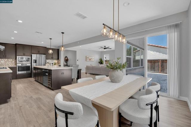 351 Bloomington Ln, Brentwood