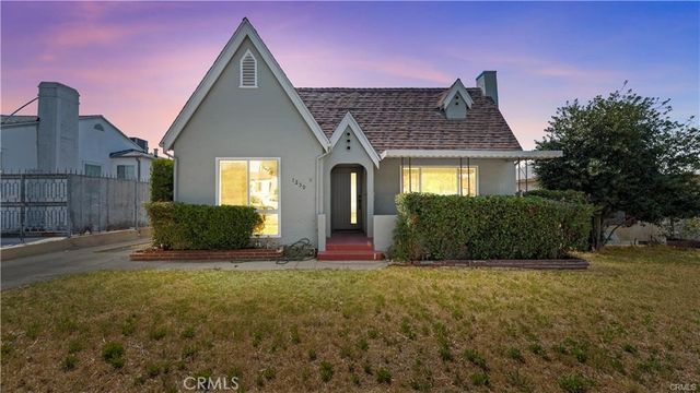 1230 Spazier Avenue, Glendale