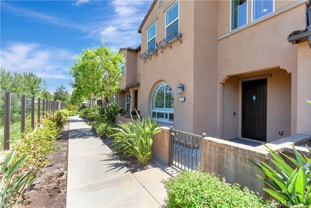 76 Finch, Lake Forest