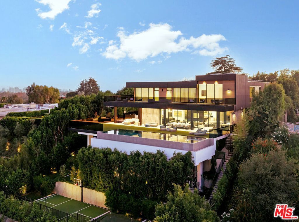 1140 Summit Drive, Beverly Hills