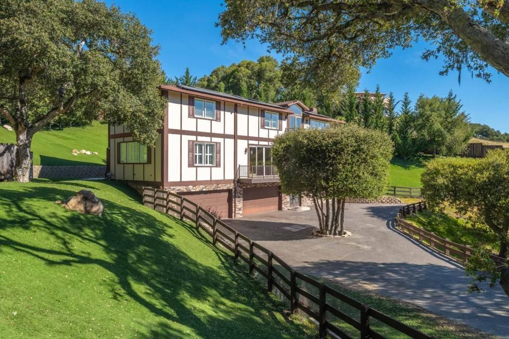 245 Calle De Los Agrinemsors, Carmel Valley