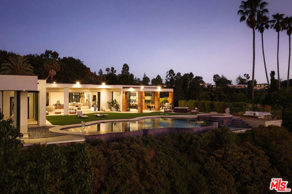455 Castle Place, Beverly Hills