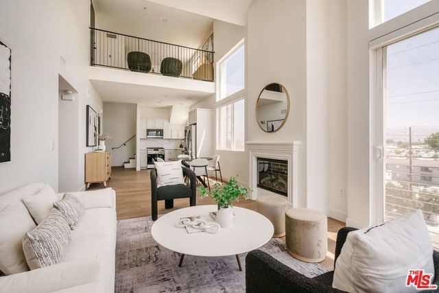 11011 Huston Street # Ph3, North Hollywood