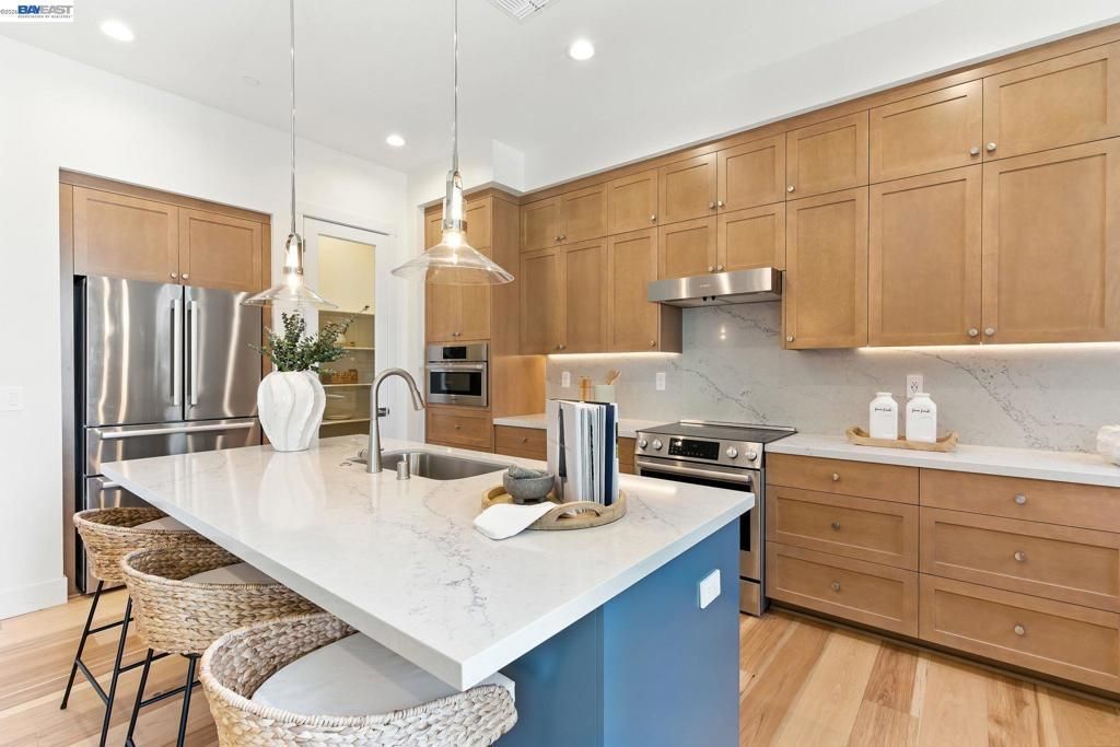 2005 Grand Street, Alameda