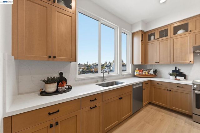 2009 Grand Street, Alameda