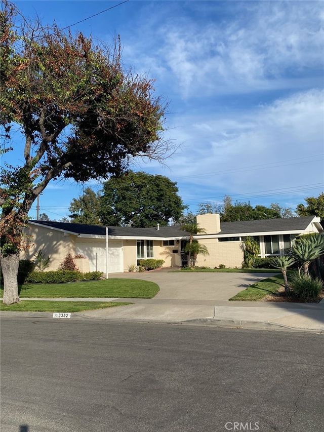 3352 Rowena, Los Alamitos