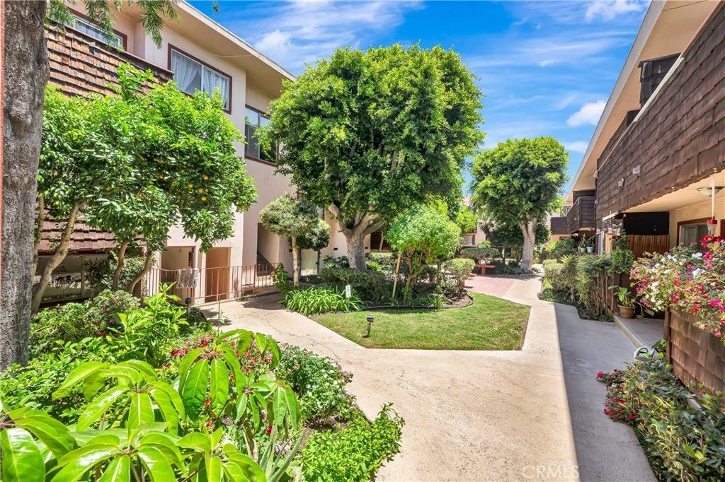 5349 Newcastle # 56, Encino