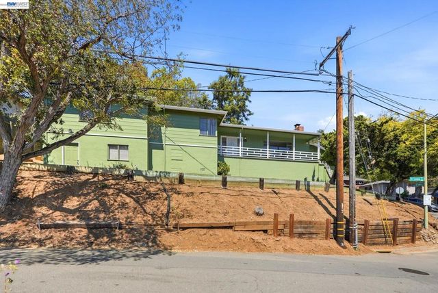 5760 Leona St, Oakland
