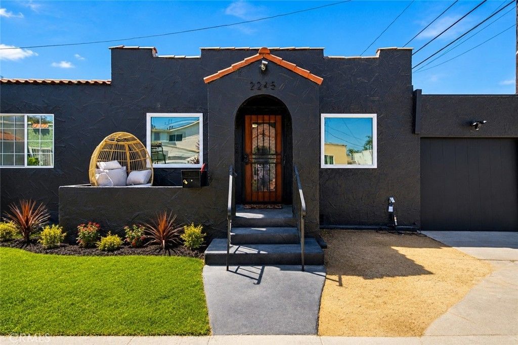 2245 Pine Avenue, Long Beach