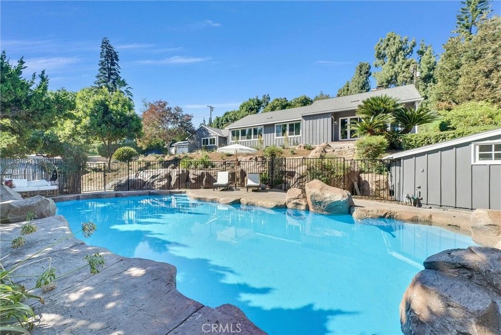 8450 Via Sierra Ramal, Whittier