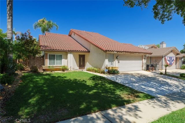 1912 Silverwood Circle, Corona