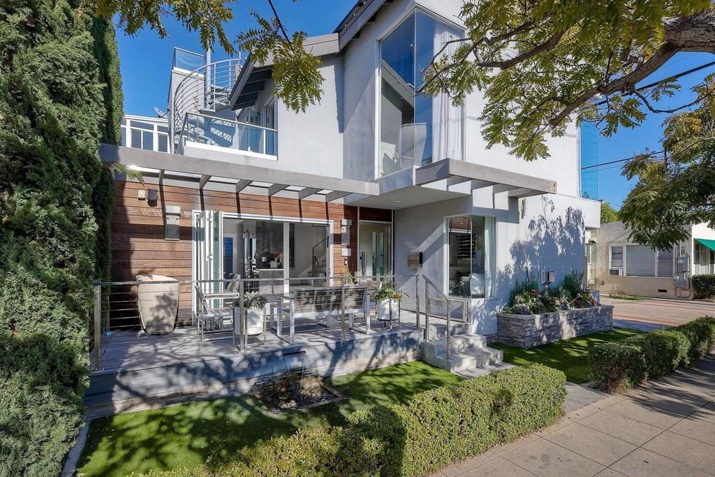 911 9th St, Coronado