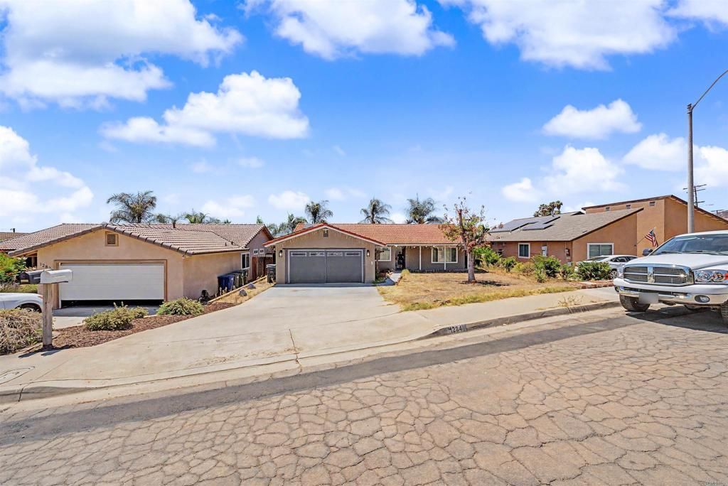 1284 Bates Ln, El Cajon