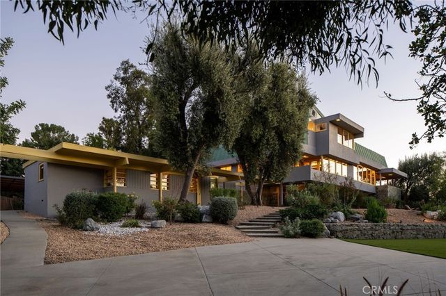 19950 Collier Street, Woodland Hills