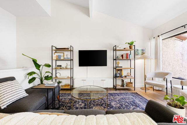 6241 Nita Avenue, Woodland Hills