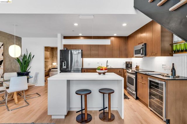 311 Oak St # 102, Oakland