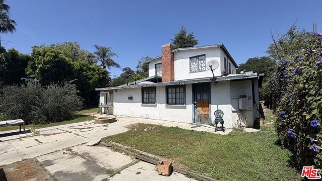 13542 Erwin Street, Los Angeles