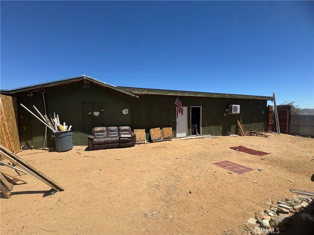 1474 Old Woman Springs, Landers