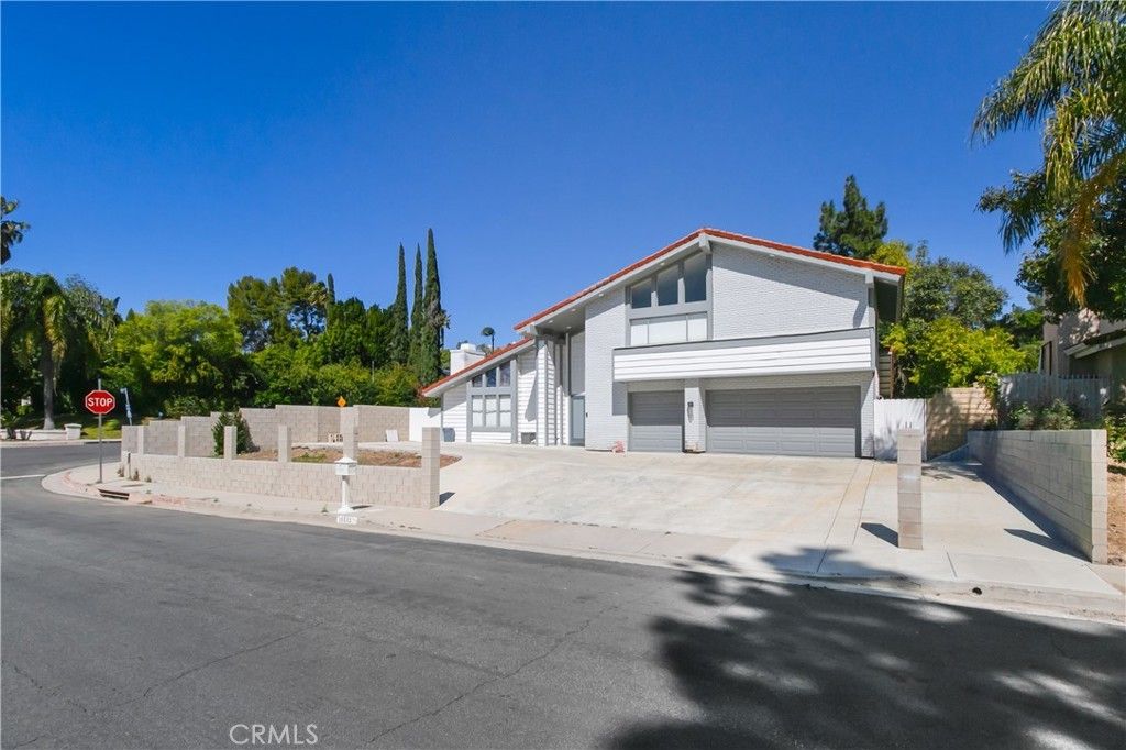 19865 Hiawatha Street, Chatsworth