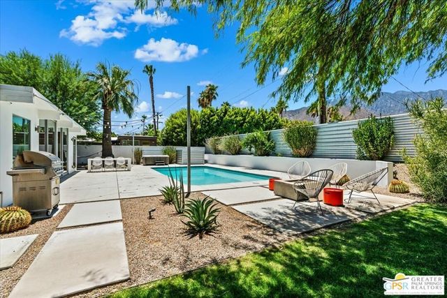 2889 N Davis Way, Palm Springs